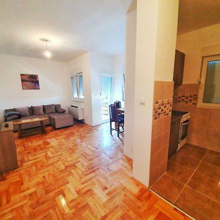 Apartman 44 Bijeljina Buitenkant foto
