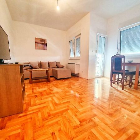 Apartman 44 Bijeljina Buitenkant foto