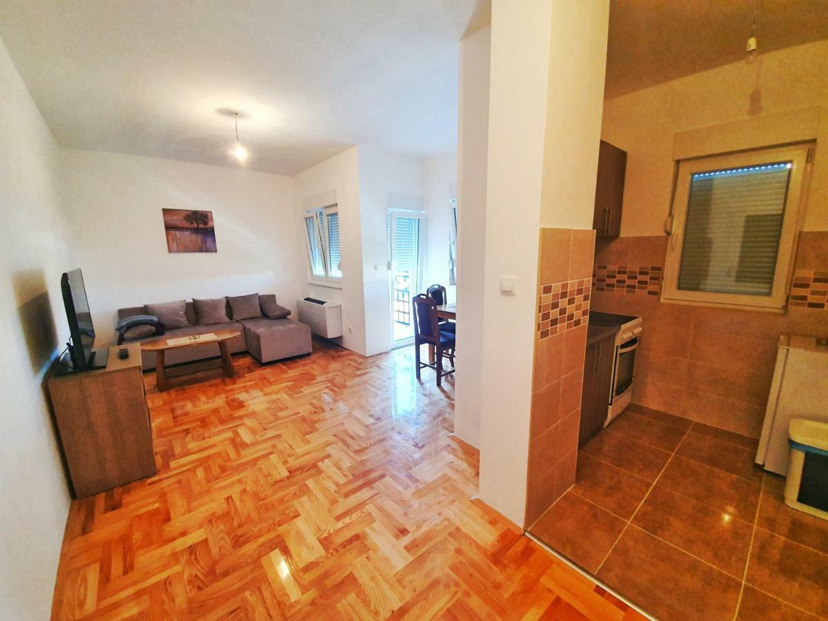 Apartman 44 Bijeljina Buitenkant foto