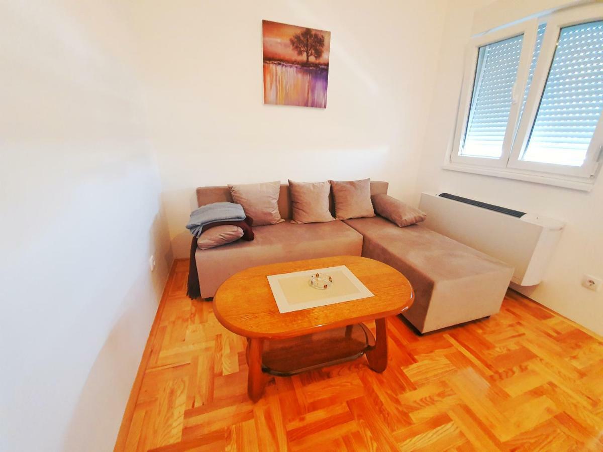 Apartman 44 Bijeljina Buitenkant foto