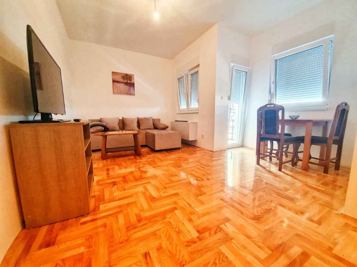 Apartman 44 Bijeljina Buitenkant foto
