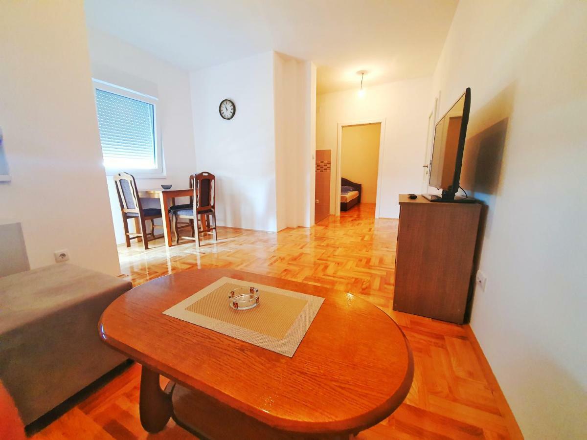 Apartman 44 Bijeljina Buitenkant foto